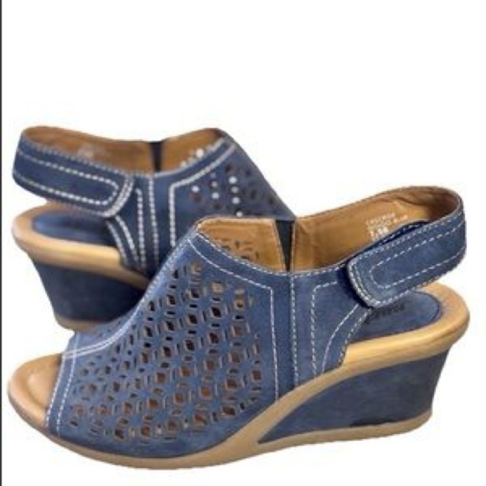 Earth Brand Cascade Leather Peep Toe Wedge Sandal Perforated Size 9B A41